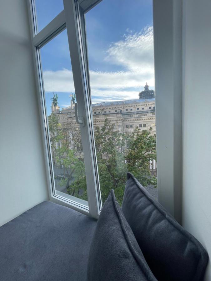 Apartment With The View Of The Opera House Lviv Buitenkant foto